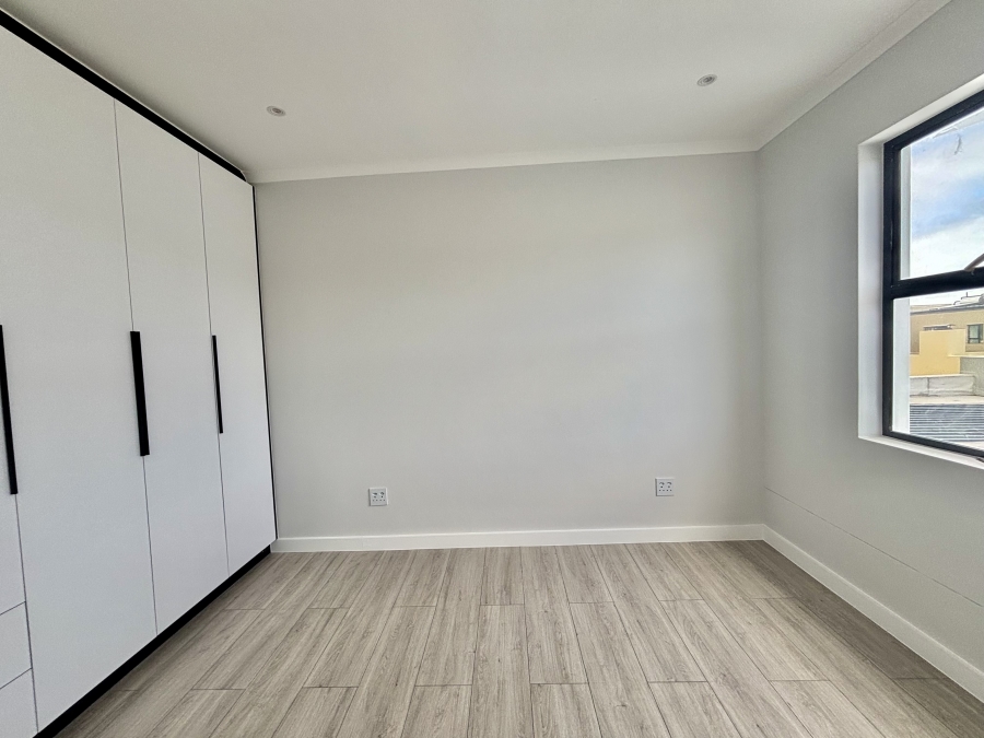 To Let 4 Bedroom Property for Rent in Sandown Western Cape